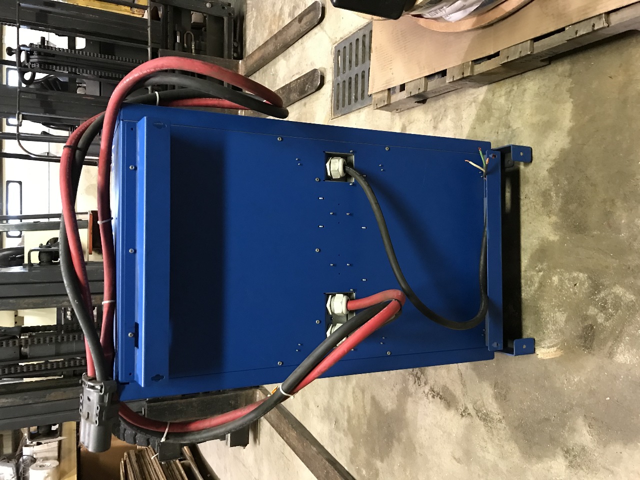 Benning, PowerHouse IHF Forklift Motive Battery Charger ,(Model CR24F3