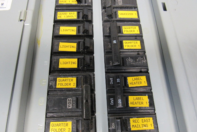 General Electric Load Center Panel Board 125 Amp 220/120V 30 Space