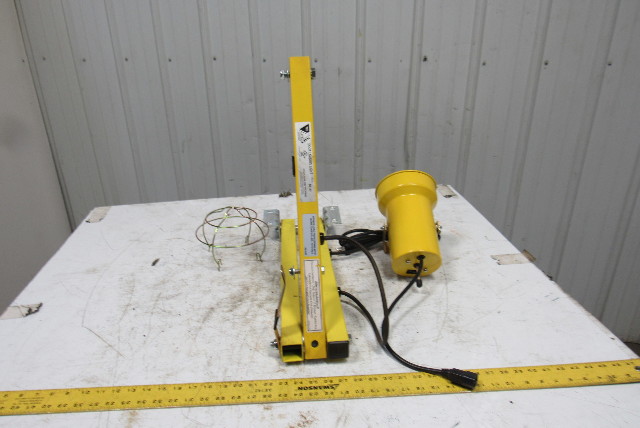 NEW IN BOX TRI LITE 40/" DOCK LOADING LIGHT DL40