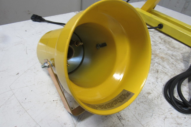 NEW IN BOX TRI LITE 40/" DOCK LOADING LIGHT DL40