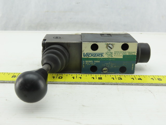 Vickers DG17V-3-6N-60 3 Position Float Center Manual Hydraulic