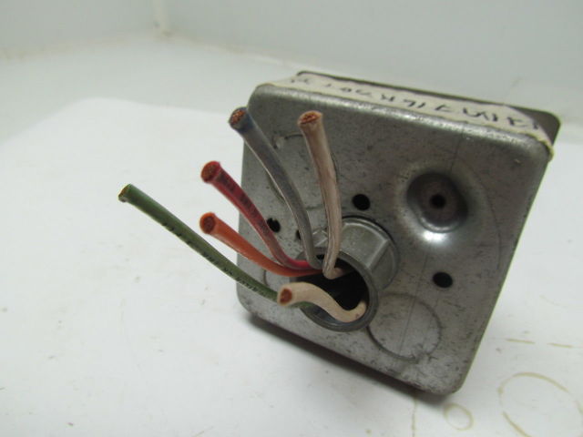 Allen Bradley 855T-BPM10 10CM Pole Mount Base Stack Light W/Junction