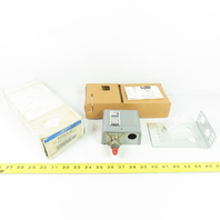 Johnson Controls P170CA-3C High Pressure Control 50-450 PSIG 1/4" Male Flare