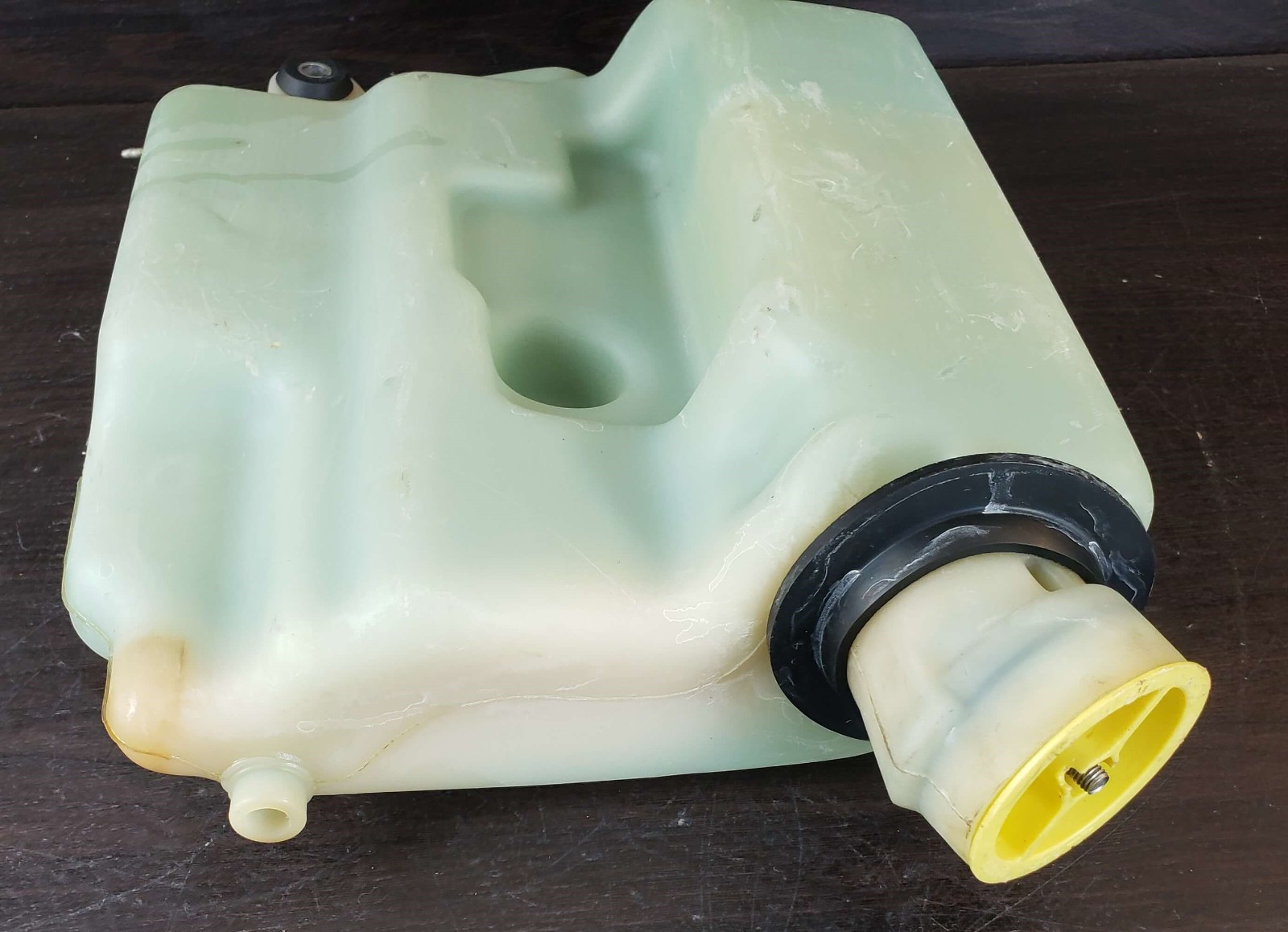 828361A2 Mercury & Mariner 19942010 Oil Tank 65 JET 75 90 HP 3