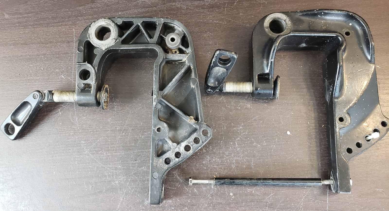 8794A7 8794A9 Mercury 19881994 Transom Bracket Clamp Bracket Set 20 25