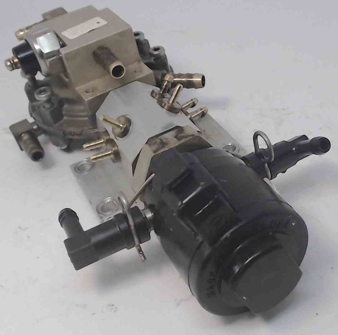 5000381 439726 Johnson Evinrude 199798 Oil Pump & Injector Assembly