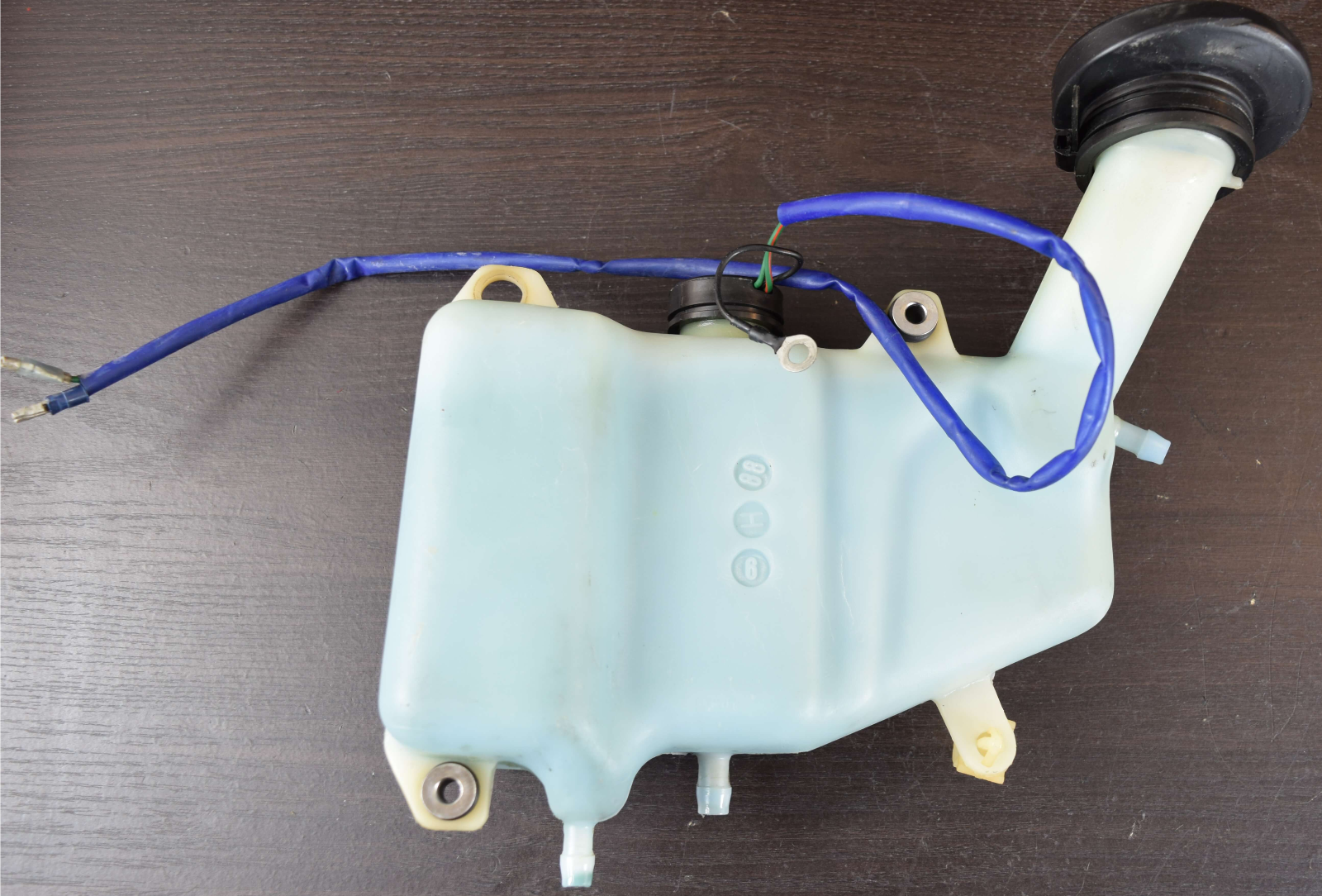 6H4217071200 Yamaha 19901994 Oil Tank 40 HP 3 Cylinder 2Stroke