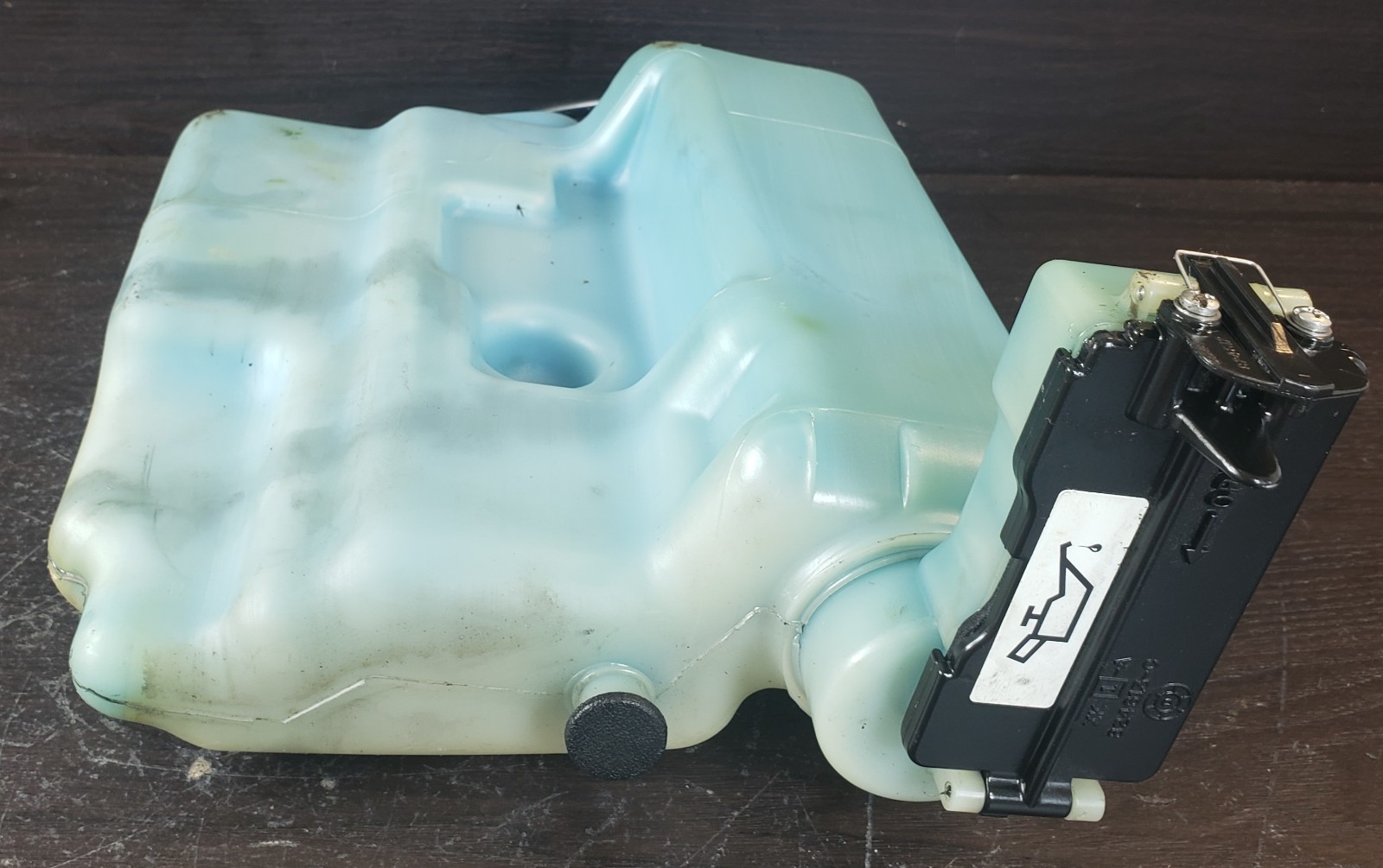 828361A3 Mercury & Mariner 19941998 Oil Tank 65 JET 75 90 HP 3