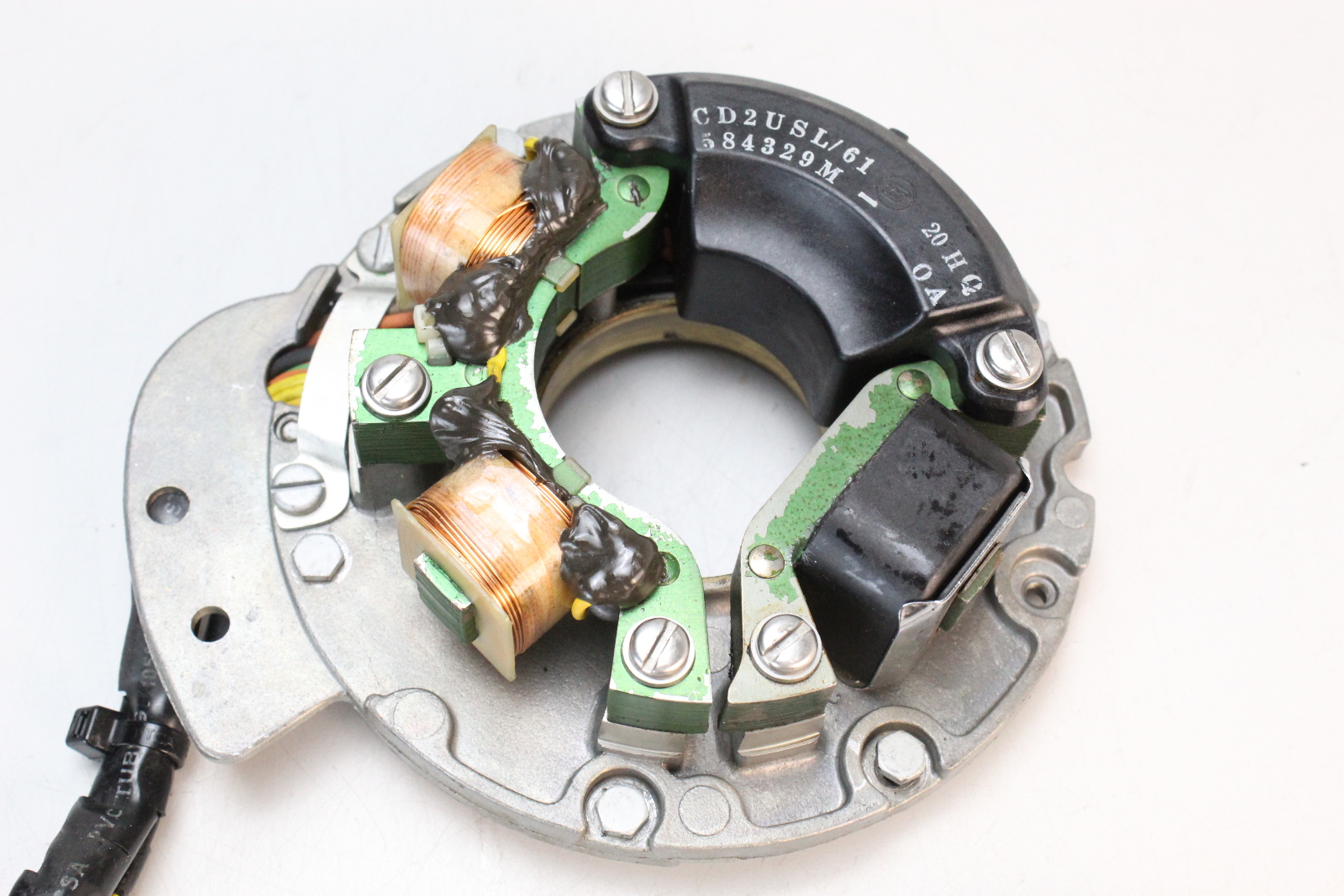 584486 C 584328 Johnson Evinrude 198992 Ignition Plate 20 25 28 + HP