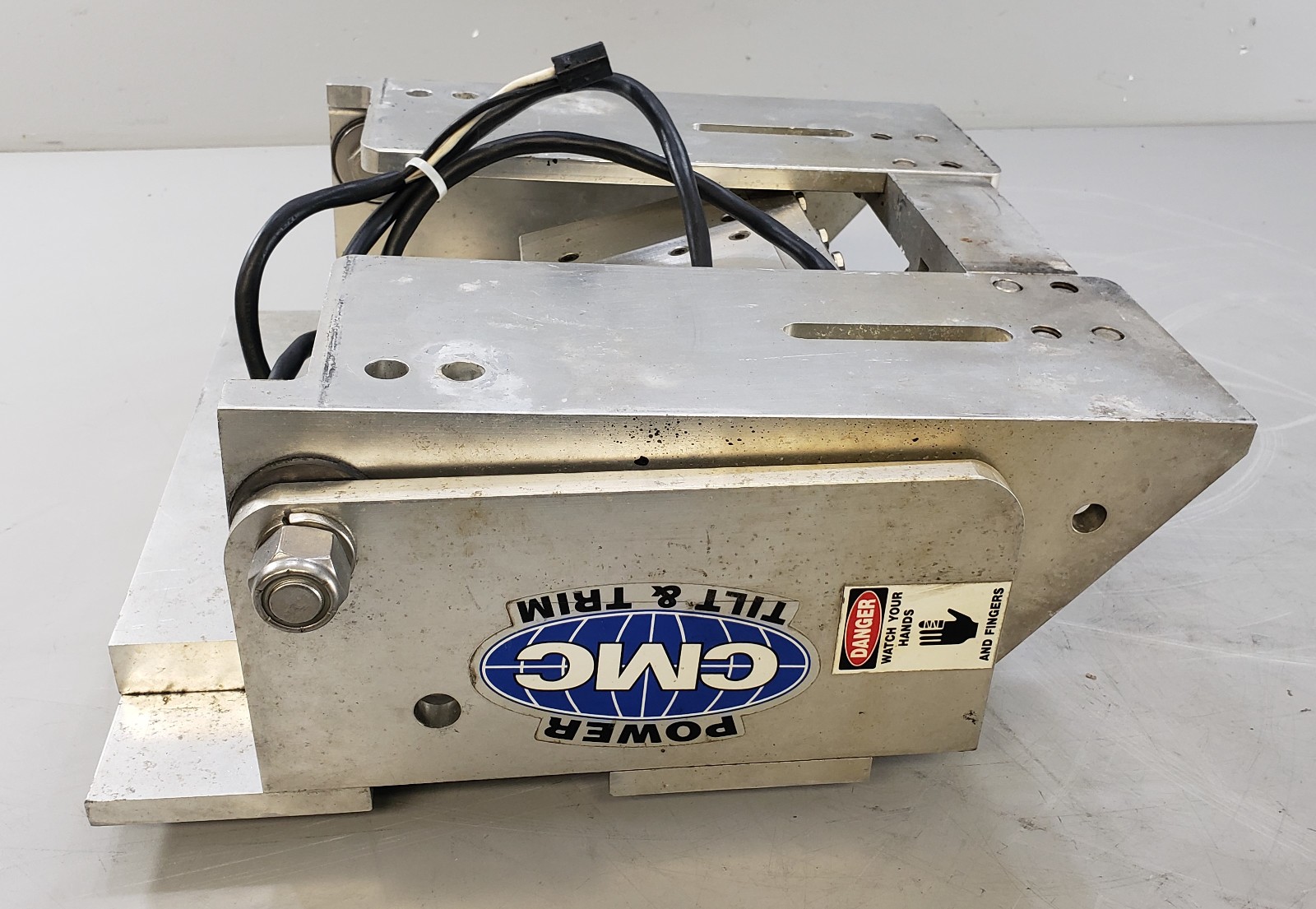 CMC Power Lift Bracket Assembly PT130 Unit Used Freshwater Tested