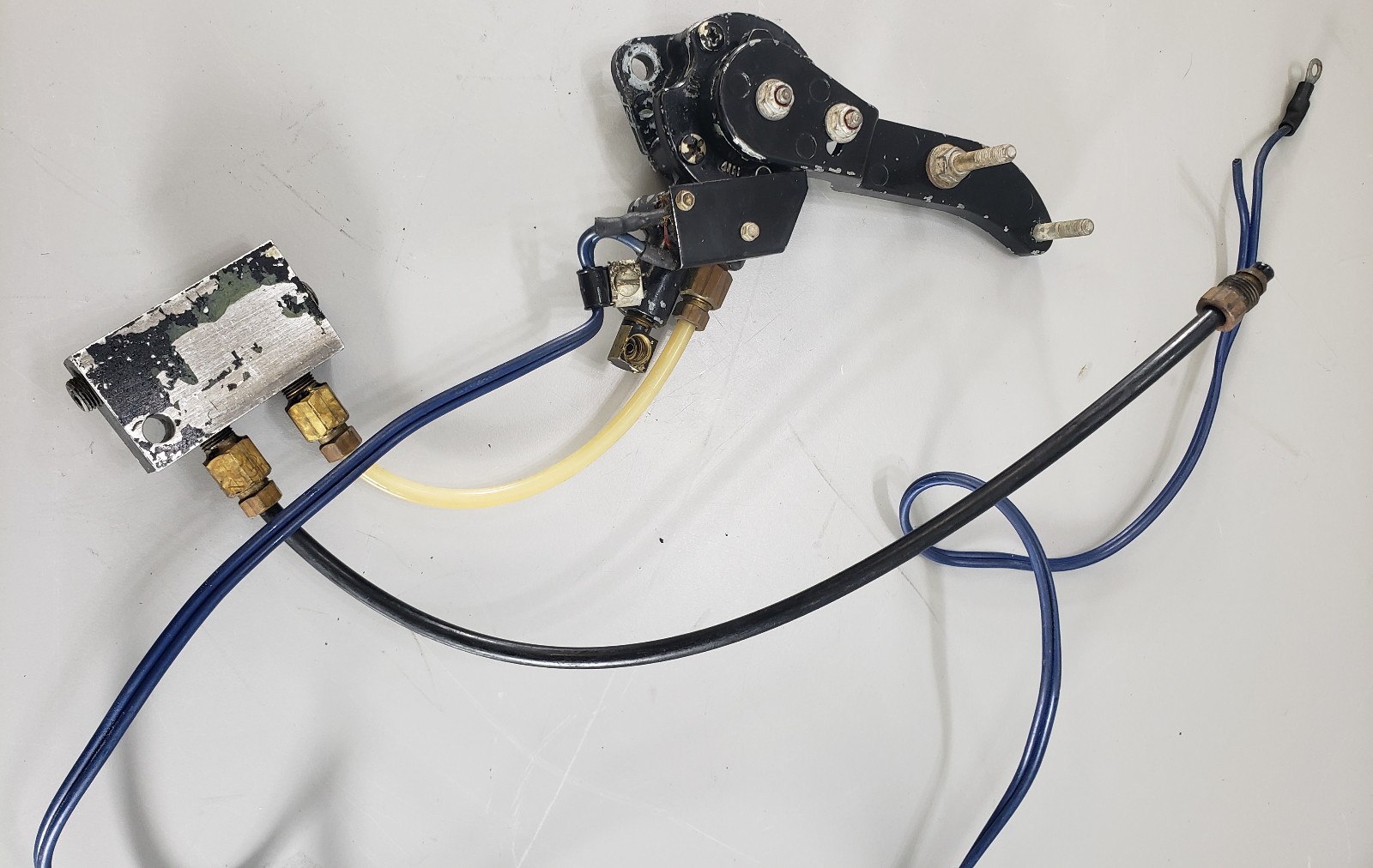 48165A5 Mercruiser 19671977 Valve Body 120 140 160 165 225 233 470 888