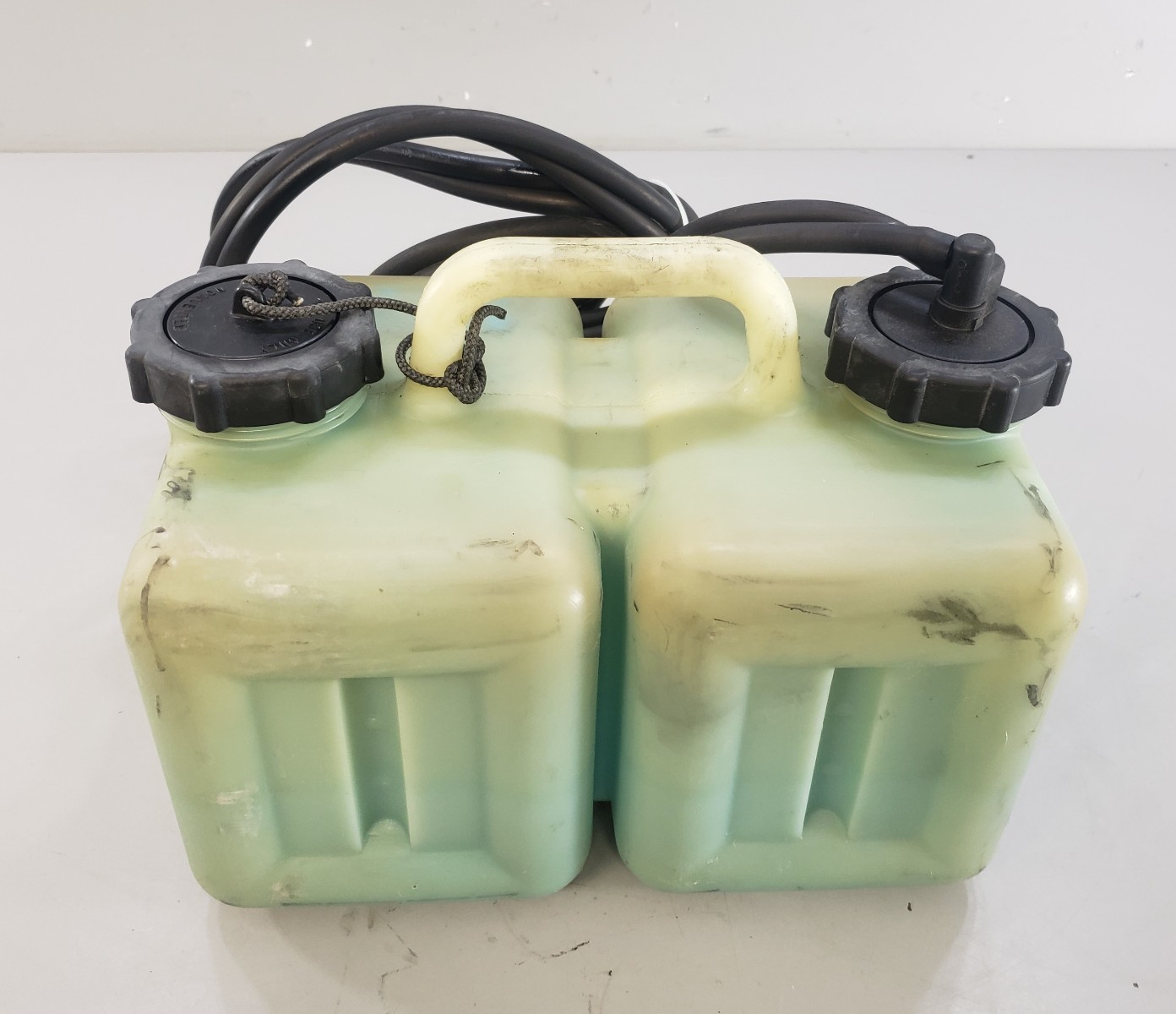 Mercury & Mariner Outboard Oil Tank 3 Gallon W/ Caps & Hoses