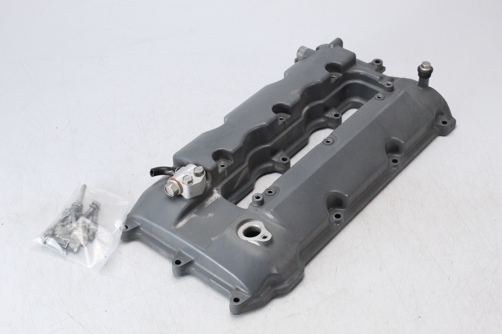 6P211191009S Yamaha 20052007 STBD Cylinder Head Cover 225 250 HP