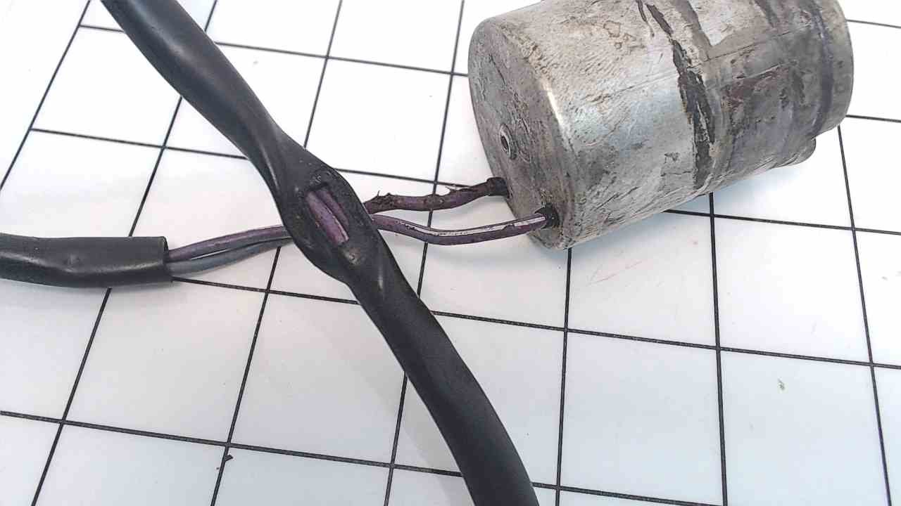 580755 Johnson Evinrude 19691972 Choke Solenoid 85 100 115 125 HP