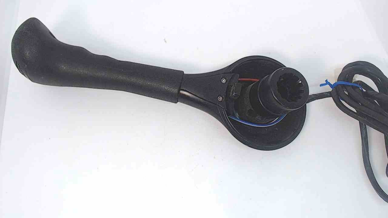 858690A2 Mercury Concealed Side Mount 3 Wire Control Box Handle W/Trim