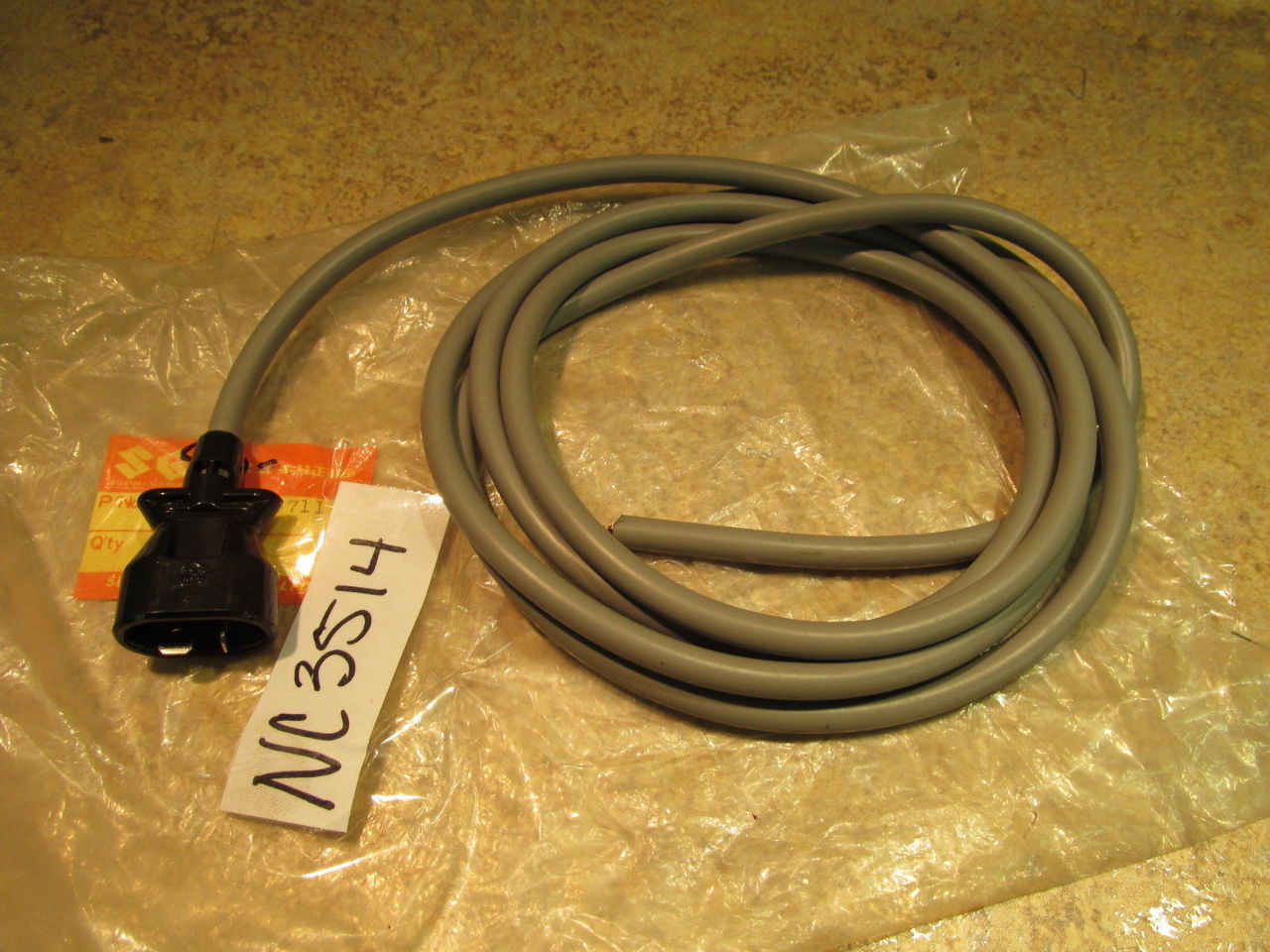 New Nos Suzuki 77 85 Dt 5 40 Lamp Cord Plug Assy 39602 99711 New Nos Suzuki 77 85 Dt 5 40 Lamp Cord Plug Assy 39602 99711