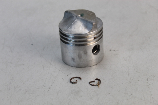 NEW OLD STOCK 376427 C# 303338 1968-1979 Johnson Evinrude .020" OS Piston 5 6 HP