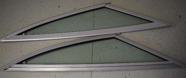 2009 Used Sea Ray 180 Side Windshield Pieces from 18' Bow Rider Taylor Made