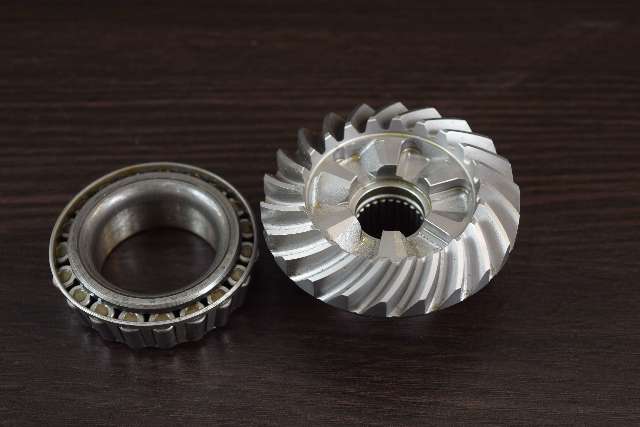 LIKE NEW! Mercury Forward Gear & Bearing Stamped: 859101