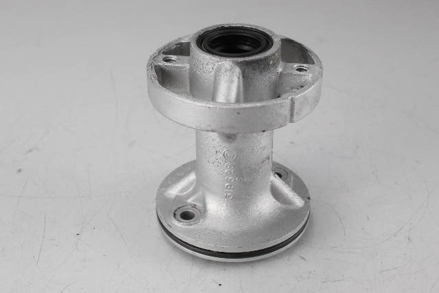 387023 C# 319628 Johnson Evinrude 1976-89 Bearing Carrier Housing 20 25 30 35 HP