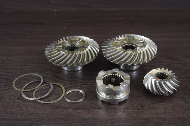 LIKE NEW! OEM 1996-97 Yamaha Counter Rotation Gear Set 61A-45560-01-00