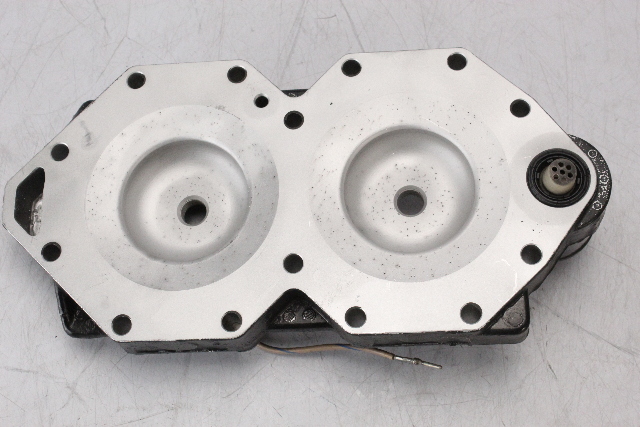 Johnson Evinrude 1995 - 2004 2005 Cylinder Head 115 HP ONLY EXC COND.