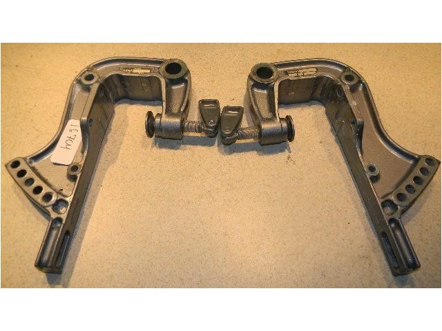 1992-1993 Yamaha Transom Bracket Set 676-43111-03-EK 676-43112-04-EK 40 HP