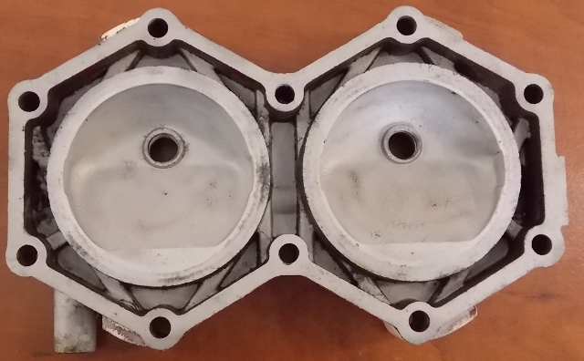 377088 0377088 Johnson Evinrude 1959 STBD Cylinder Head 50 HP CLEAN