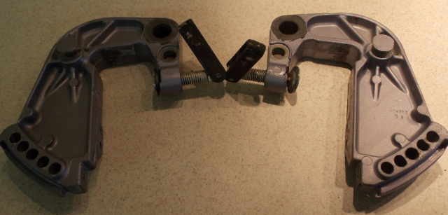 342722 342723 Johnson Evinrude 1996-2001 Transom Bracket Set 25 35 HP 2 cylinder