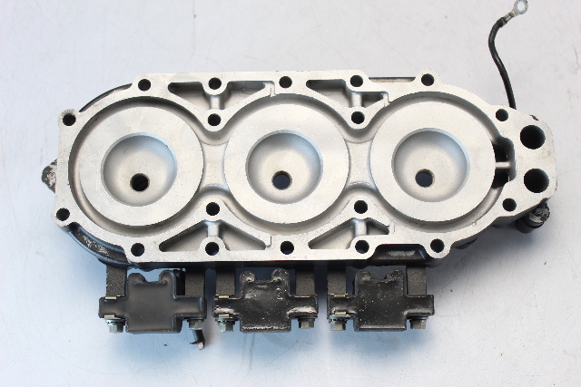323681 582508 Johnson Evinrude 1979-1988 Cylinder Head W/ Coils 60 65 70 75 HP