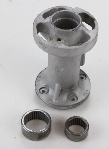 397087 384523 Johnson Evinrude 1971-1998 Bearing Carrier 85 90 100 115 + HP