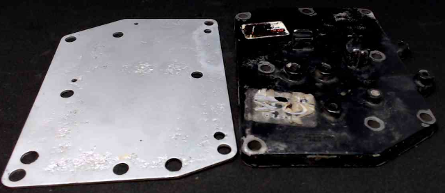 74919T 85935 Mercury 1975-1985 Exhaust Manifold Cover & Plate 7.5 9.8 HP 2 Cyl