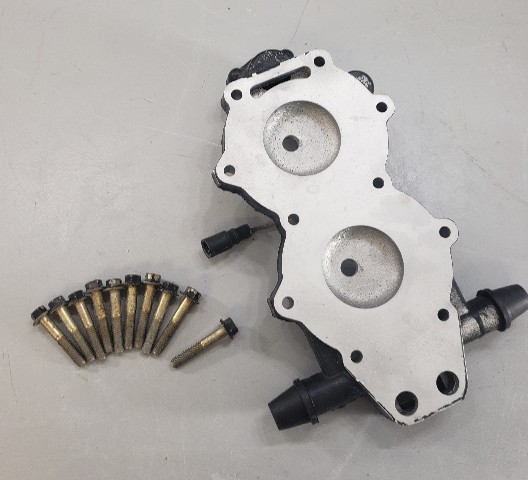 339540 0339540 Johnson Evinrude 1995-1998 Cylinder Head 28 35 40 50 HP
