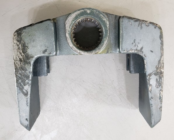 6H4-44551-01-EK Yamaha 1984-1994 Lower Mount Housing 30 40 50 HP 2-Stroke