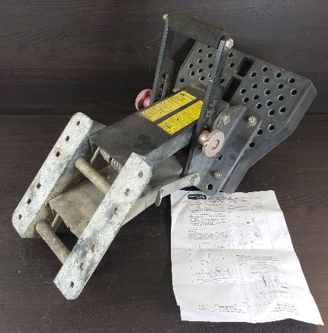 Garelick EEz-In Heavy Duty Outboard Motor Bracket for Model 71090