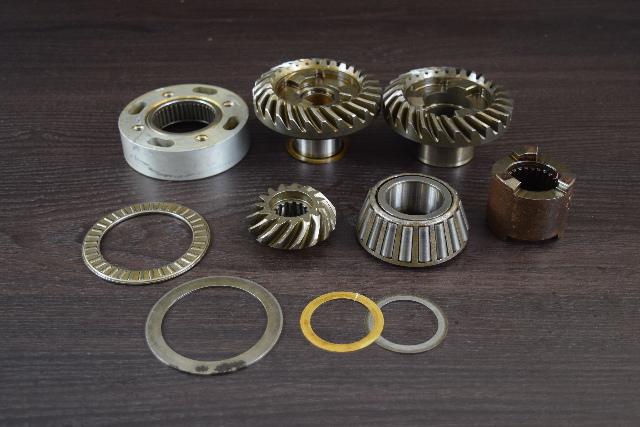 LIKE NEW! 1983-1989 Chrysler Force Gear Set 818068A2 817854A2 90 115 125 HP