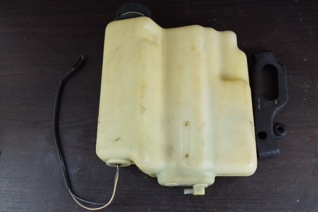 1988-1990 Mercury Oil Tank Assembly 8627A6 C# 1255-8627A1 70 75 80 90 HP 3 cyl