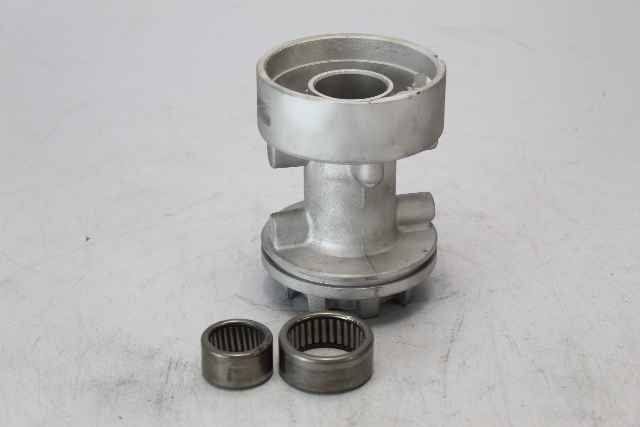332493 Johnson Evinrude 1989-1992 Bearing Carrier Housing 40 48 50 HP