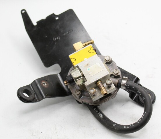 Johnson Evinrude 1999 2000 2001 FICHT Oil Lift Pump Assembly 200 225 HP