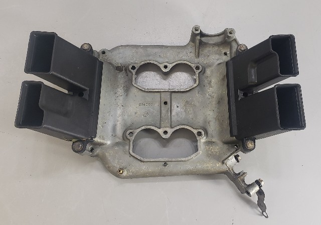 322985 0322985 Johnson 1978-1981 Air Silencer Base 85 90 100 115 140 HP V4