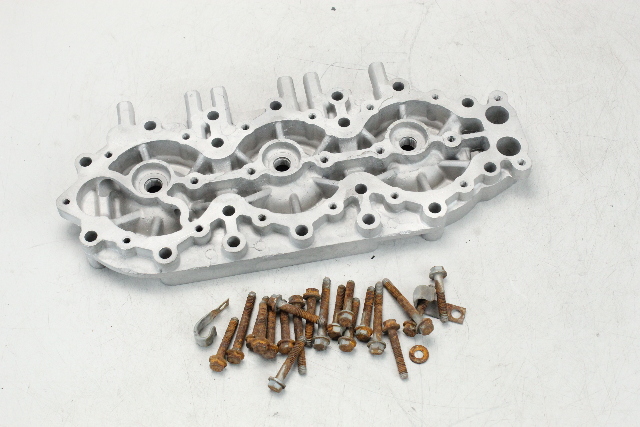 323681 398104 Johnson Evinrude 1979-1988 Cylinder Head & Cover 65 70 75 HP 3 Cyl
