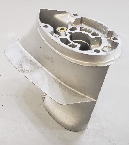 382574 C# 382568 Johnson Evinrude 1968-1975 Upper Gear Split Case Housing  6 HP