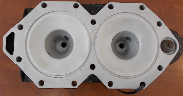 343628 344961 Johnson Evinrude 1998-99 Starboard Cylinder Head 90 115 HP CLEAN
