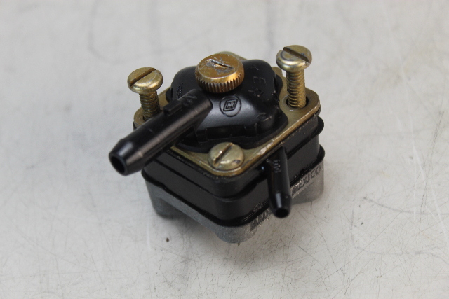 397839 391638 Johnson Evinrude 1981-1992 Fuel Pump 9.9 15 HP