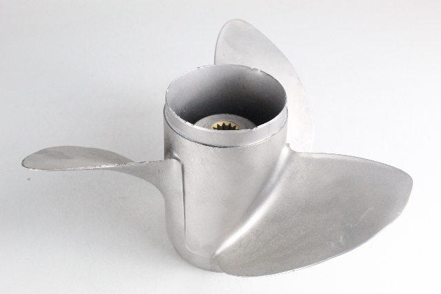 384139 Johnson Evinrude 1968 & UP 13-3/8 x 17 RH Propeller 40 + HP 6 MTH HUB WTY