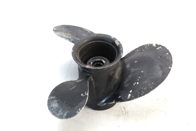 48-828156A12 Mercury 9 X 9 1986 & UP RH Propeller 6 8 9.9 10 15 HP 6 MTH HUB WTY