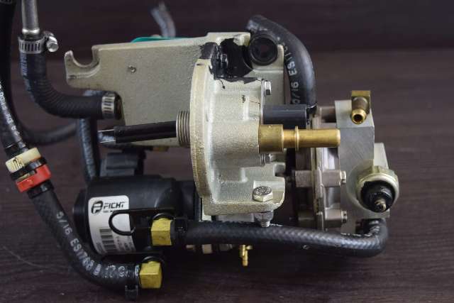 1998-99 Johnson Evinrude FICHT Oil Lift Pump & Injector 439707 5000372 90 115 HP