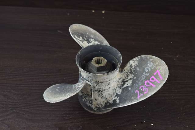 1980 & UP Mercury Mariner 10-3/8 x 13 RH Propeller 19640A40 9.9 15 20 25 HP