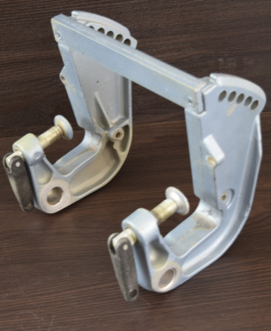 1978-1989 Johnson Evinrude Stern Bracket Set 391942 391943 20 25 28 30 35 HP