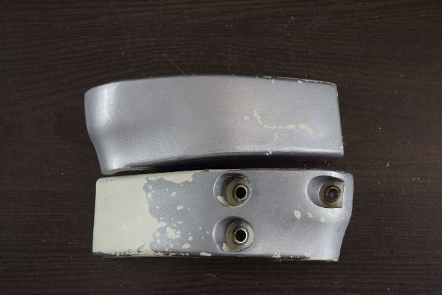 1989-98 Johnson Evinrude Lower Mount Bracket Set 332419 332420 40 48 50 HP 2 Cyl